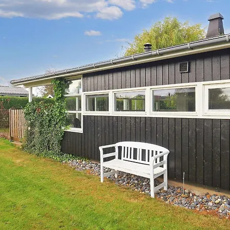 Σπίτι διακοπών Cozy Seaside Retreat In Eno-by Traum *