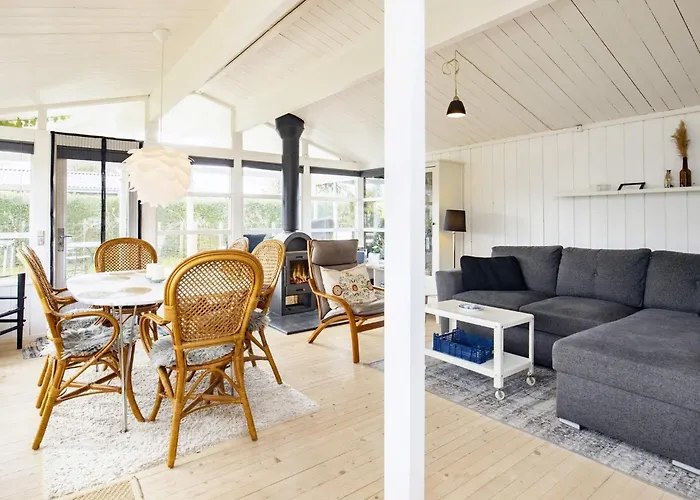 Cozy Seaside Retreat In Eno-by Traum Σπίτι διακοπών *